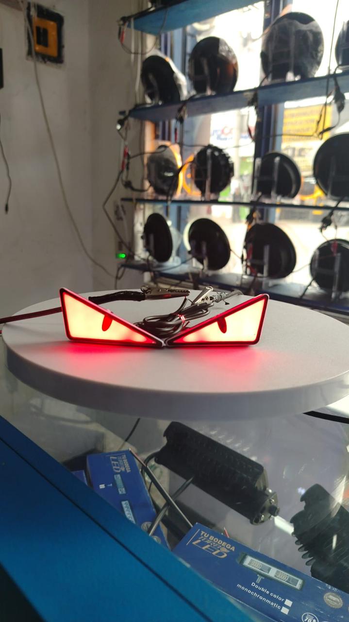 PAR DE OJOS LED COLORES PARA MOTO – Estilo Demonio / Ojo de Gato