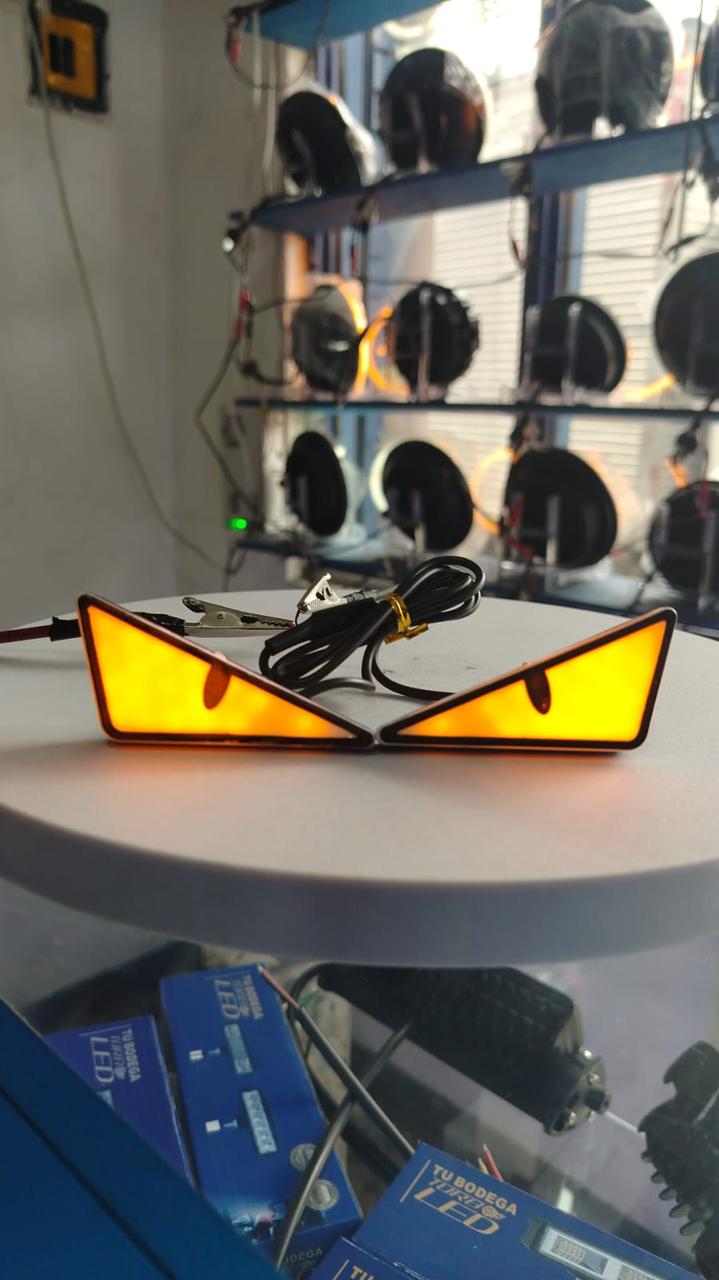 PAR DE OJOS LED COLORES PARA MOTO – Estilo Demonio / Ojo de Gato
